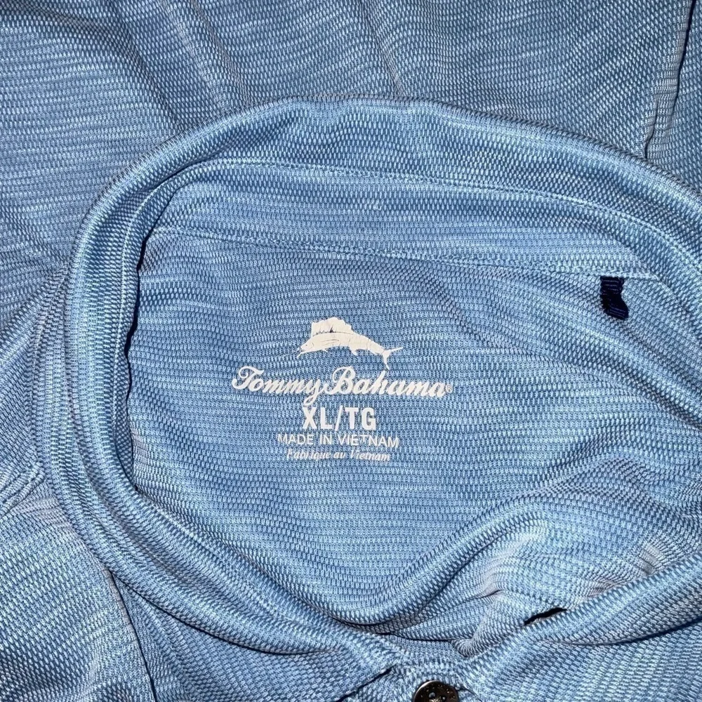 Men’s used size XL Tommy Bahama blue button front short sleeve shirt - Picture 2 of 3